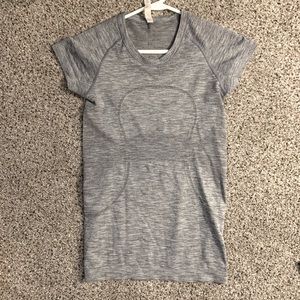 Lululemon grey women’s shirt
